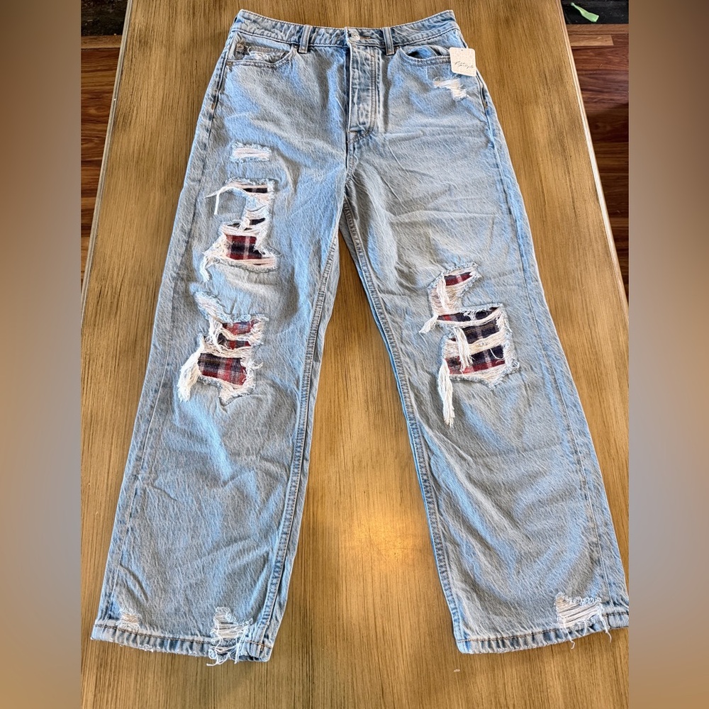 We The Free “Soul Seeker” Jeans in a 27 Distressed Plaid Wide Leg Cropped